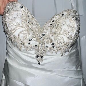 Strapless trumpet wedding dress